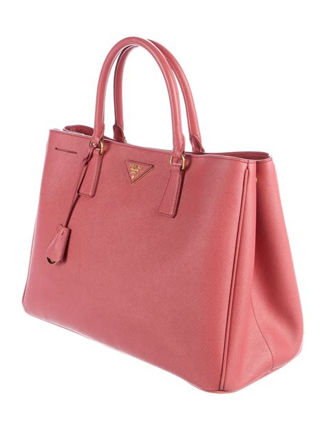 prada saffiano vernice tote tote|prada saffiano lux tote large.